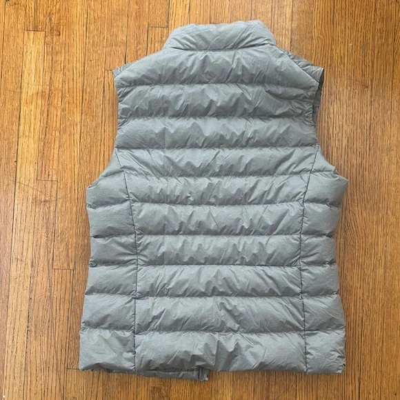 Uniqlo Gray Insulated Quilted Vest with Stand-Up Neck - Picture 4 of 4